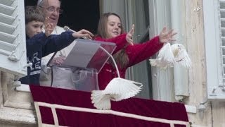 Pope Francis peace doves attacked [upl. by Batholomew]