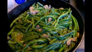 EASY SAUTEED GREEN BEANS WITH MUSHROOMS [upl. by Cordey]