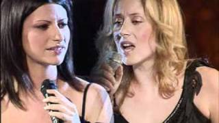 Lara Fabian et Laura Pausini  La solitudine Dolce Italia 22082002 HQ [upl. by Naellij]