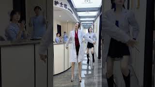 跟婷婷一起跳一个随意摇摆 下班后的日常 舞台无处不在 闽南摇 shortsvideo dance nurses 护士跳舞 [upl. by Earvin8]